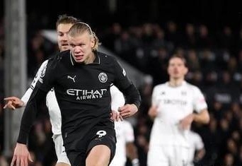 库里30岁后依然维持巅峰状态：多项数据超越乔丹，近8场均砍近30分