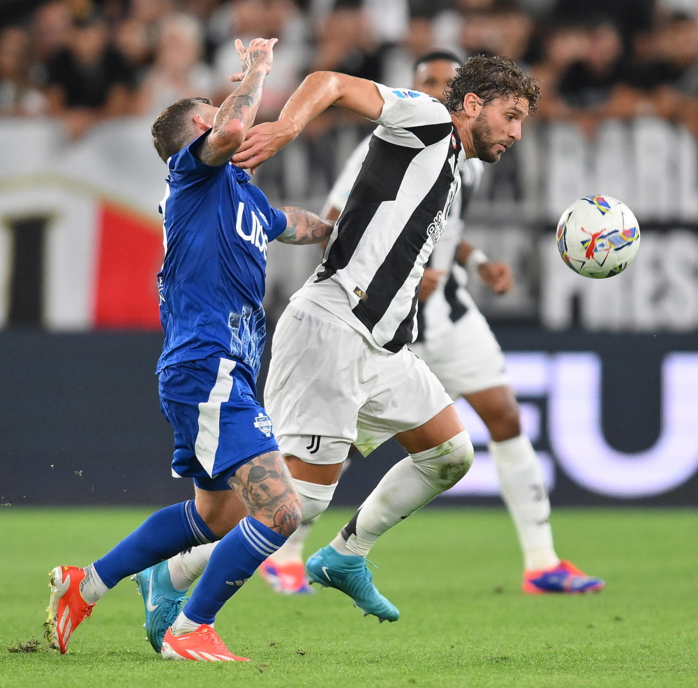 [中超]朱辰杰送点特谢拉制胜 申花3-2逆转海牛登顶