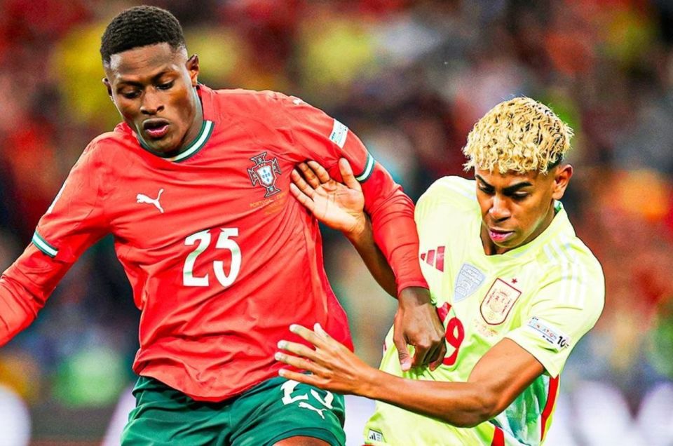 LCK“充电宝”战队诞生！交手T1稳定送分，Faker再赢一场晋级MSI